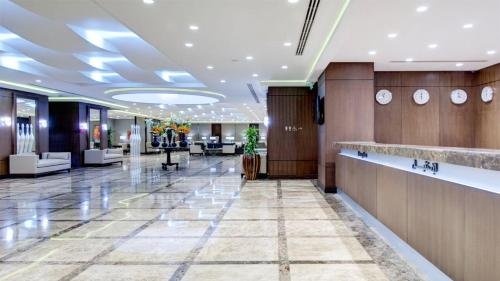 crown palaza 1
